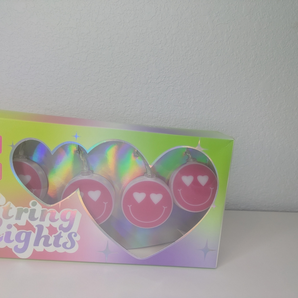 Pink Smiley Face Led String Lights - image 5